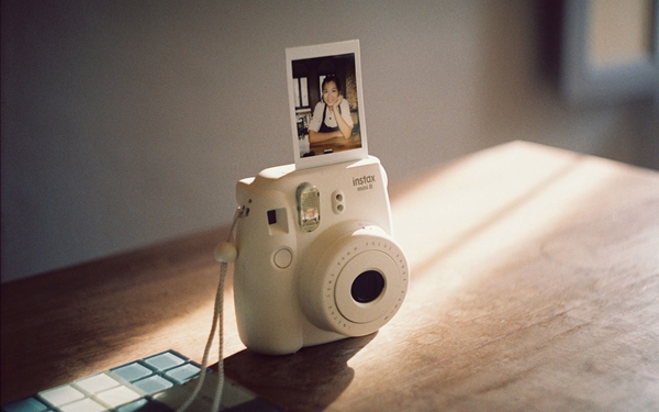 關(guān)于人生的很現(xiàn)實的哲理說說帶圖片 時間奪去了我們輕狂的眼神卻給了我們嘴角上揚的資本12