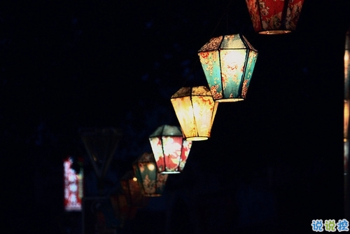 優(yōu)美說(shuō)說(shuō)唯美的句子配圖：海底月是天上月，只是鏡花水月1