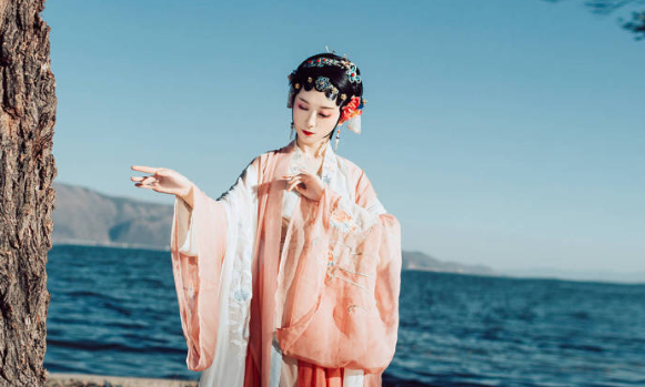 唯美仙氣十足的古風(fēng)詩詞說說帶圖片3