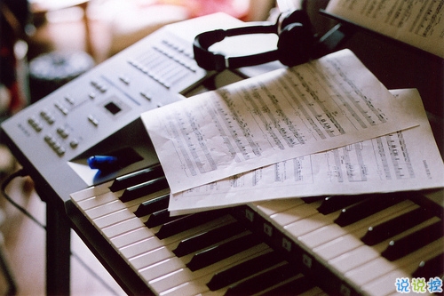 日常愛情說說經(jīng)典有意義帶圖片 我喜歡你來自心臟不是口腔6