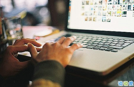 2018失戀的句子說說心情配圖 你永遠(yuǎn)也看不到我最寂寞時候的樣子11