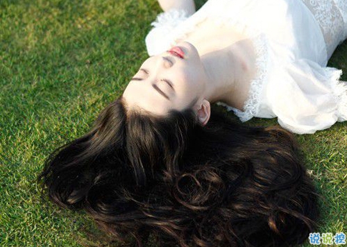 適合戀愛中的甜蜜發(fā)的說說帶圖片 我見過的全部風景都抵不上你一句我想見你15