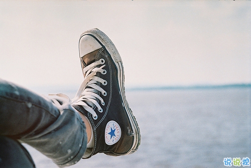 睡前一條朋友圈的經(jīng)典說(shuō)說(shuō)帶圖片 比愛(ài)更深刻經(jīng)典說(shuō)說(shuō)1