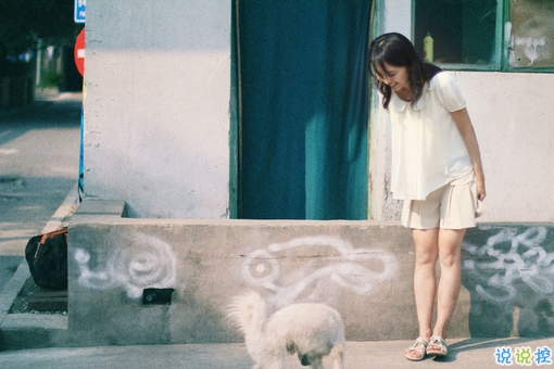 有時(shí)幸福又難過(guò)傷感的說(shuō)說(shuō)帶圖 暗戀是一個(gè)人的兵荒馬亂2