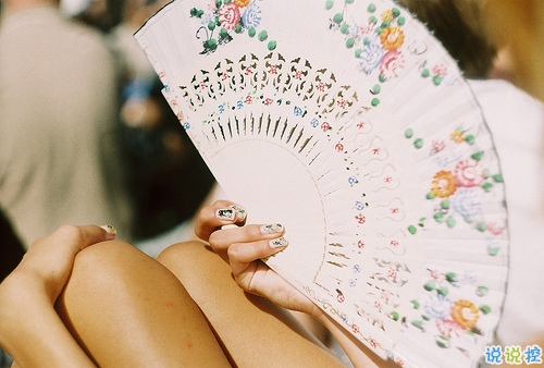 很長的一段傷感說說帶圖片 適合分手的男女生發(fā)的傷感說說13