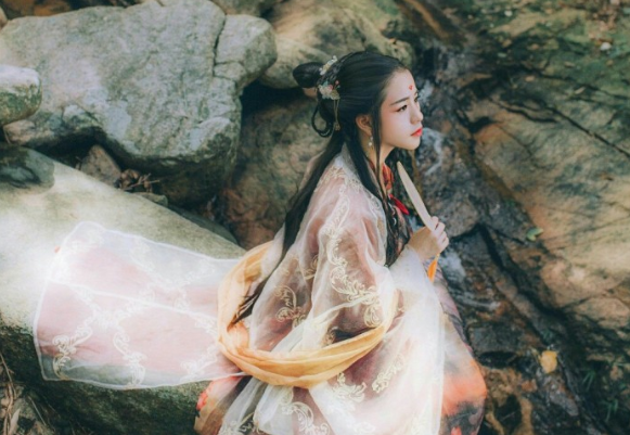 唯美仙氣十足的古風(fēng)詩詞說說帶圖片13