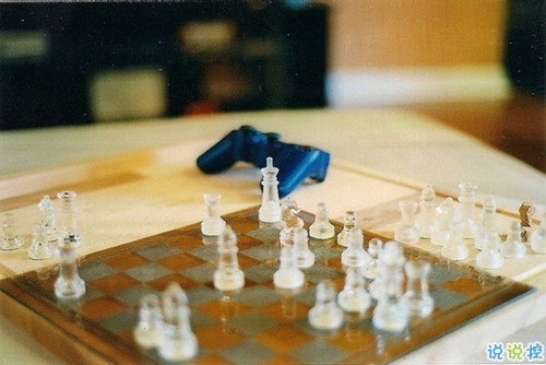 回憶總想哭的傷感說說帶圖片 學(xué)著忘記你釋懷一切的傷感說說7