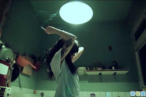 傷感愛(ài)情說(shuō)說(shuō)一個(gè)人的愛(ài)情很難過(guò) 特別傷感的愛(ài)情說(shuō)說(shuō)深夜默默哭泣2