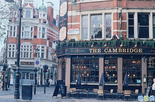 女生心累說說簡潔一句話帶圖片 回憶很傷人的說說一直無法忘記4