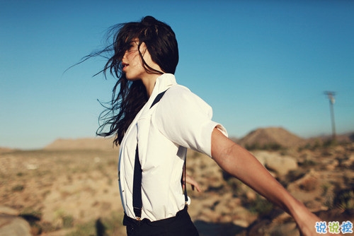 讀起來讓人心痛的情感句子帶圖片 最痛苦的不是不曾擁有而是差一點(diǎn)就可以。10