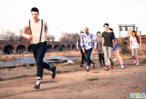 勵(lì)志正能量的心靈雞湯句子和圖片 勇敢的少年啊請你大膽往前走別回頭6