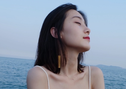 愛情治愈系文字說說加配圖2018最新版 人潮擁擠你自然而然的牽起我的手9