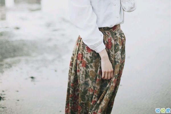 文字控喜歡的簡(jiǎn)單唯美的一句話說(shuō)說(shuō)帶圖片 煙塵滾滾一路行來(lái)我應(yīng)是迷了路了14