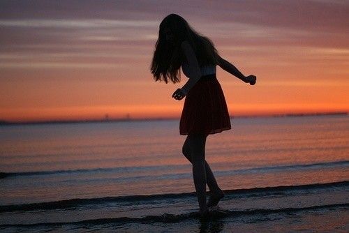 關(guān)于青春人生成長(zhǎng)的經(jīng)典哲理說(shuō)說(shuō)帶圖片 生活不只眼前的茍且還有詩(shī)和遠(yuǎn)方的田野16