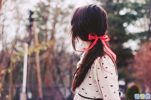 寫(xiě)給我們逝去的青春和年華的心情說(shuō)說(shuō) 青春是淡淡的憂傷的心情說(shuō)說(shuō)1