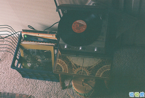 寫給曾經喜歡過的人的愛情說說 深夜里一個人感到無助難過的說說1