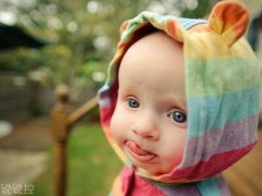 搞笑空間說說大全：每次我臨時(shí)抱佛腳的時(shí)候，佛總是狠狠給我一腳