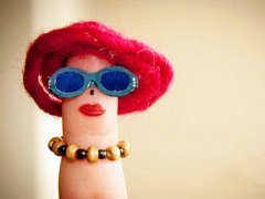 2017經(jīng)典搞笑說說：孤男寡女時，女生說好冷是一種耍流氓的行為