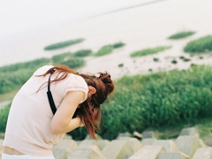 等一個(gè)不愛的人不如放手的說說 學(xué)會放手學(xué)會放棄愛情說說