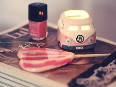 有趣的搞笑說(shuō)說(shuō)短語(yǔ)適合00后：建議你換一換，你的女友很平凡