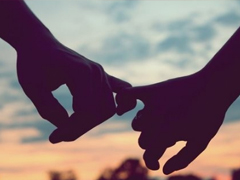 女生超拽霸氣說(shuō)說(shuō)配圖大全 現(xiàn)在最火的心酸短句帶圖片