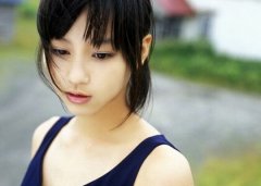 暗戀的說說帶圖片：我暗戀的人昨天換了發(fā)型，頓時覺得我變心了