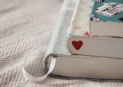 微博說說帶圖片：比起天黑和鬼，我更怕你的心酸皺眉