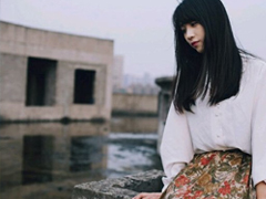 文字控喜歡的簡單唯美的一句話說說帶圖片 煙塵滾滾一路行來我應(yīng)是迷了路了