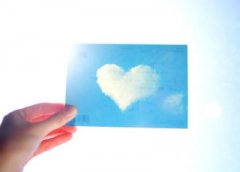 配圖片的心情短語：最怕自己給出去的是心，別人還回來的卻是刀子