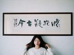 關(guān)于思念一個(gè)人的圖片說說 他藏在風(fēng)里藏在雨里藏在剛剛劃過的閃電和雷鳴里