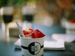 喜歡一個人的甜蜜小情話說說帶圖片 不愿再研墨執(zhí)筆因為字里行間全是你