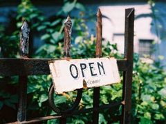 關(guān)于愛(ài)情的超傷感的說(shuō)說(shuō)帶圖片 我說(shuō)我要走你沒(méi)有挽留我也沒(méi)有回頭