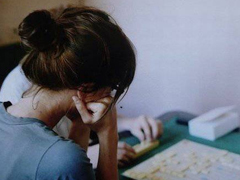 讀起來讓人心痛的情感句子帶圖片 最痛苦的不是不曾擁有而是差一點就可以。