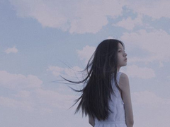 分手后失戀傷感難過(guò)的圖片說(shuō)說(shuō) 我就要飄起來(lái)了然后就離開