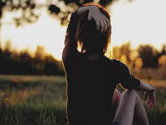 2018經(jīng)典語錄愛情傷感長的 與愛情有關(guān)的傷感經(jīng)典語錄痛到心碎