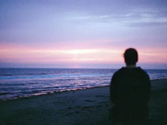 經(jīng)典語(yǔ)錄愛(ài)情美好短句打動(dòng)人心 你是我想躲又想遇見(jiàn)的人