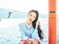 女生傷感心痛到窒息的圖片句子 所有的悲歡都是我一個(gè)人的灰燼