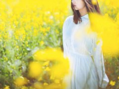 帶圖片的傷感說說：我把你當(dāng)作唯一，你卻把我當(dāng)作其中之一