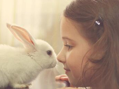 經(jīng)典說說別人必評：如果還沒有人牽你的手，自己要照顧好自己。