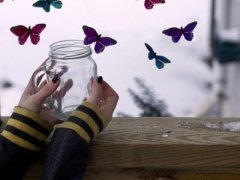 帶圖片的傷感說說：枕邊人不是心上人，心上人只是夢中人