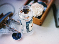 兩顆心越來越遠(yuǎn)的傷感愛情句子 傷感難過的句子