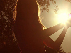 眼前人是心上人的關于感情的經(jīng)典句子 一句話觸動你內(nèi)心的愛情句子大全