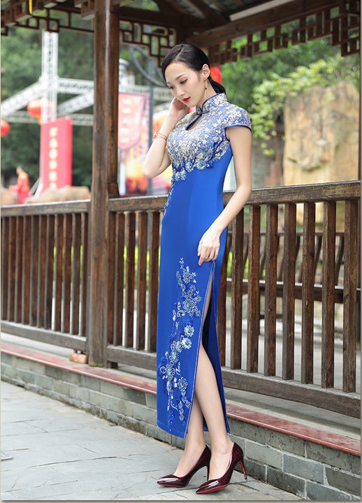 古典優(yōu)雅的藍色旗袍