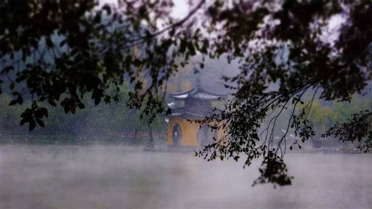 瓜洲云裳山村，春風(fēng)又綠江岸春