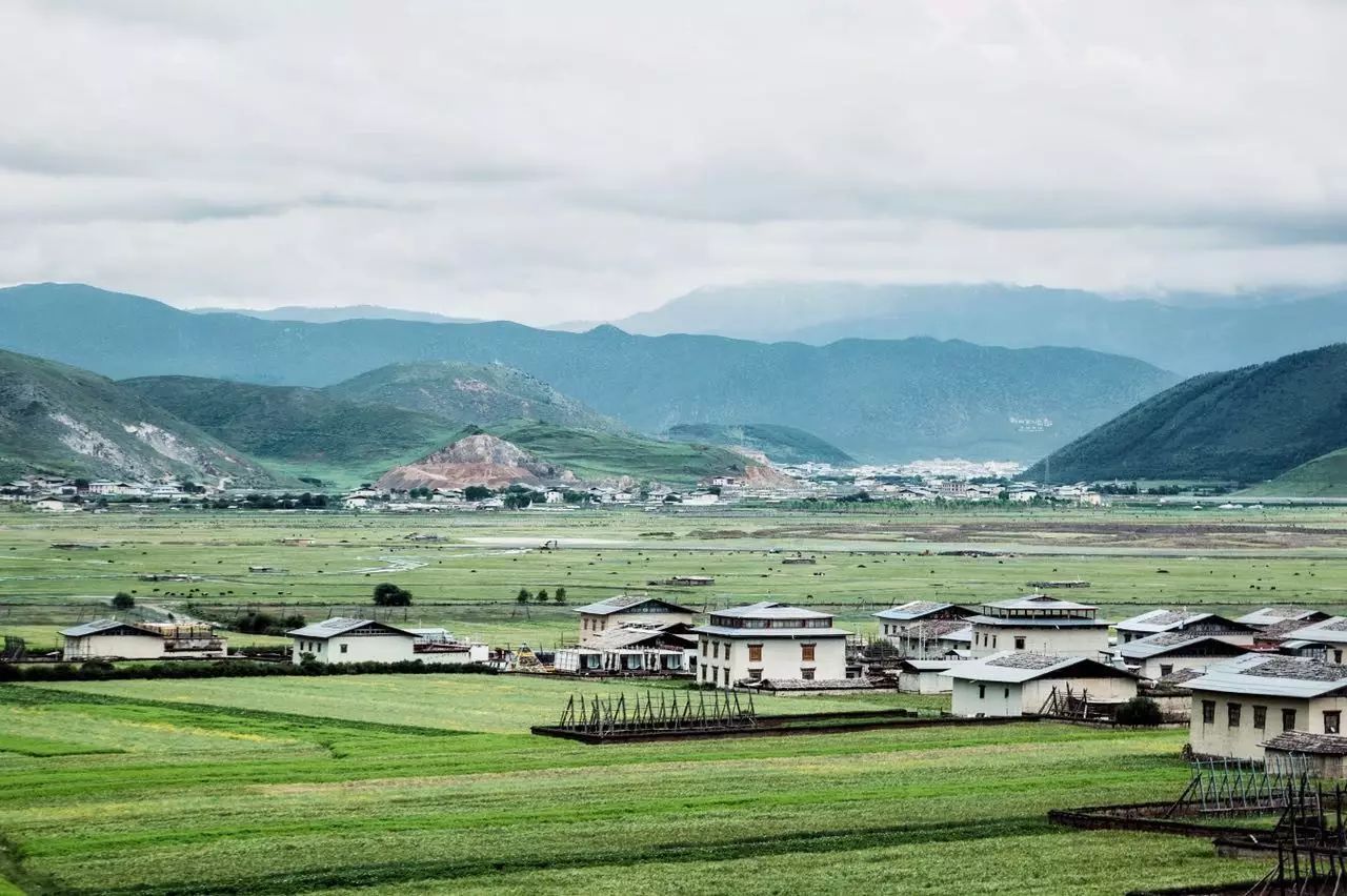 香格里拉薩洛頤度假酒店，以上帝視角看納帕海