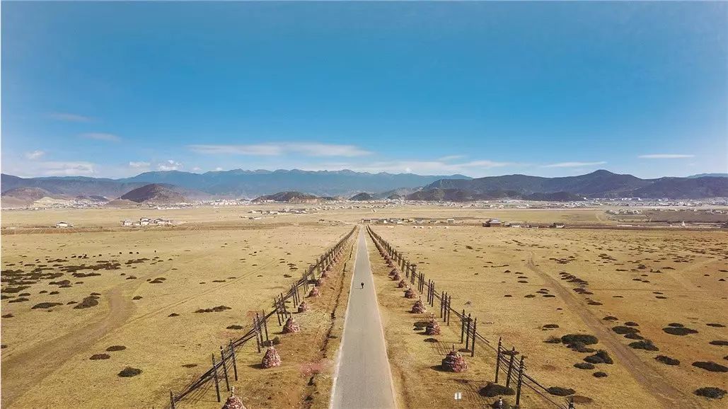 香格里拉薩洛頤度假酒店，以上帝視角看納帕海