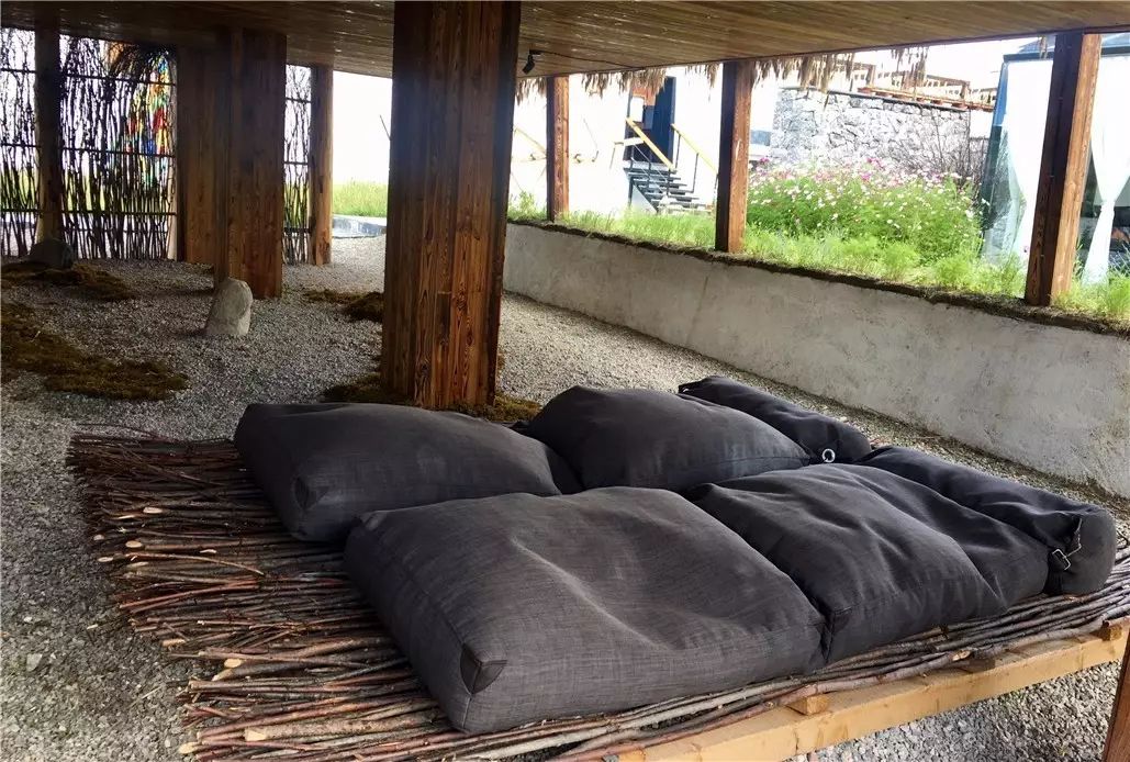 香格里拉薩洛頤度假酒店，以上帝視角看納帕海