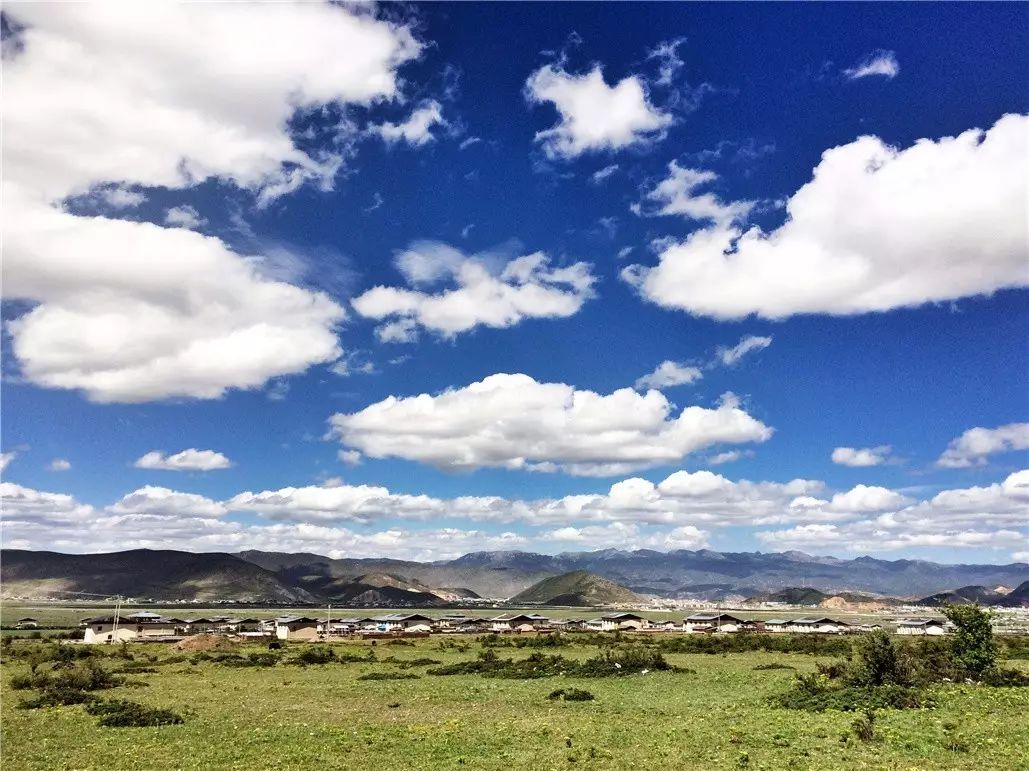 香格里拉薩洛頤度假酒店，以上帝視角看納帕海