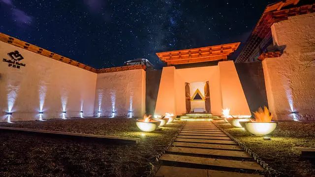 香格里拉薩洛頤度假酒店，以上帝視角看納帕海