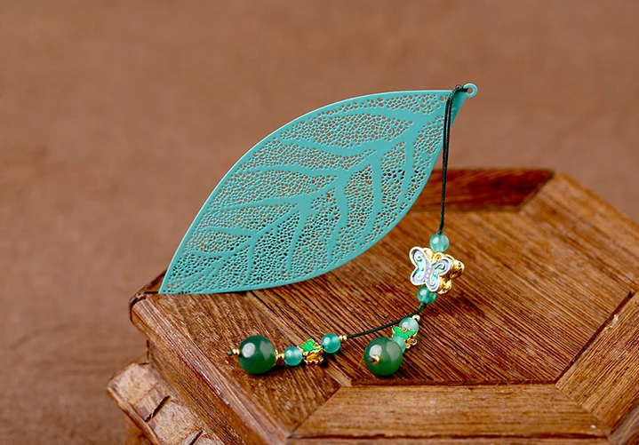 鏤空樹葉匠心啟航閱讀綠色復(fù)古文藝書簽